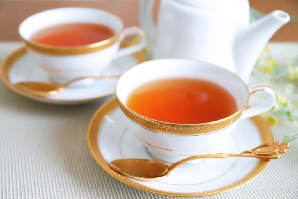紅茶とポット